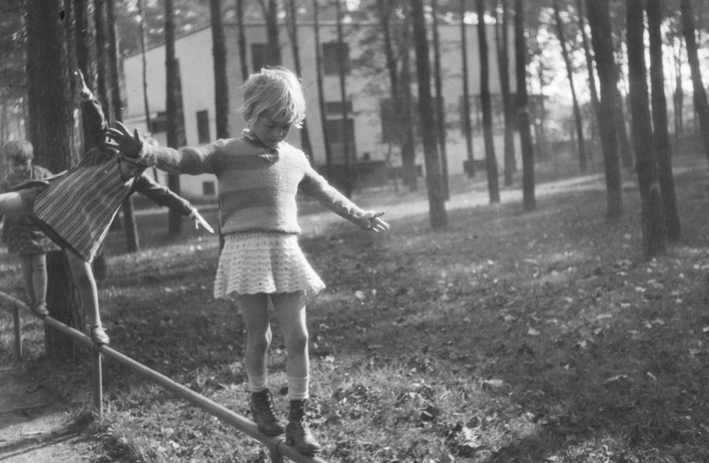 Balancing Kids at the Bauhaus