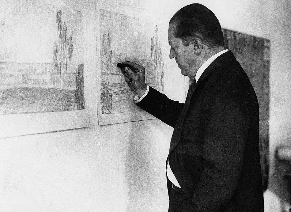 Mies is drawing