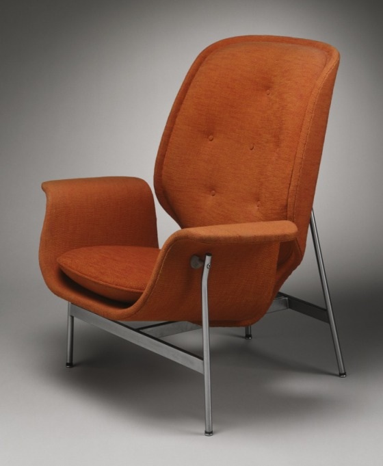 Nelson designs a kangaroo chair